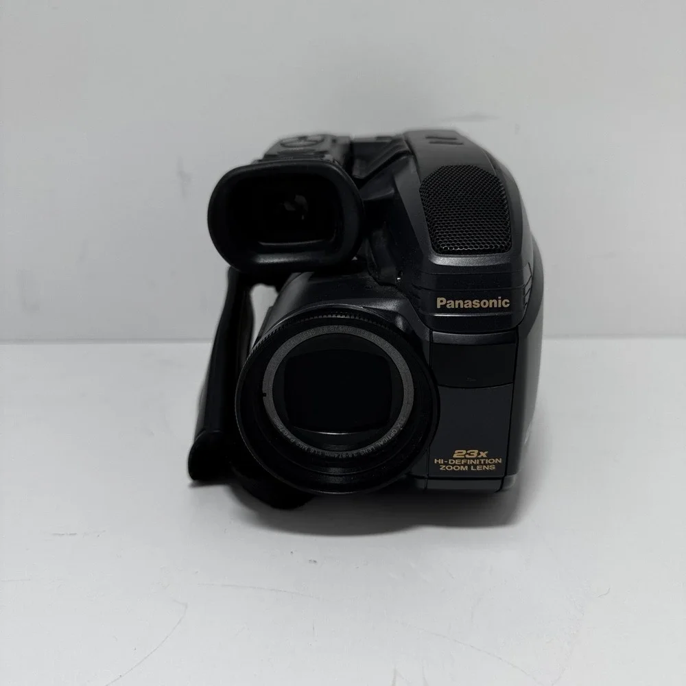 Panasonic Palmcorder PV-A228 VHS-C Camcorder 23x Zoom Color Viewfinder Bundle